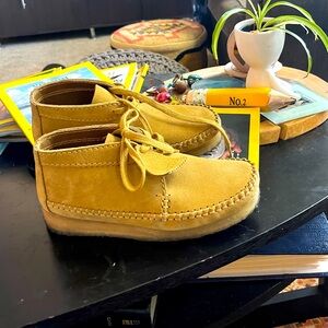 Earth, original wallabies, neutral color